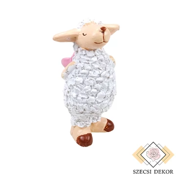 Bárány figura virággal kezében elrejtve - Fehér szemből