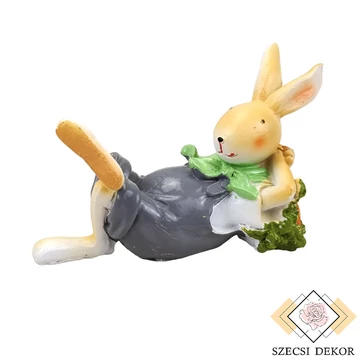 Nyúl figura szürke ruhában - Zöld szemből