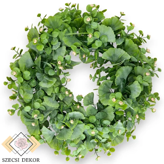 Mű ginkgo-eukaliptusz koszorú virágokkal 41 cm - hamvas szemből